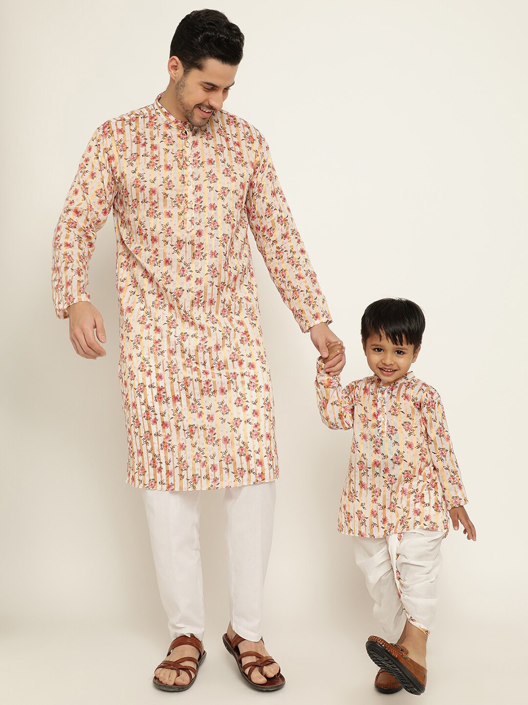 

Stuffie Land Floral Printed Regular Pure Cotton Kurta with Pyjamas, Cream