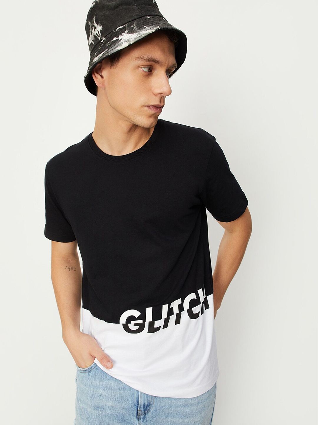 

max Colourblocked Round Neck Cotton T-shirt, Black
