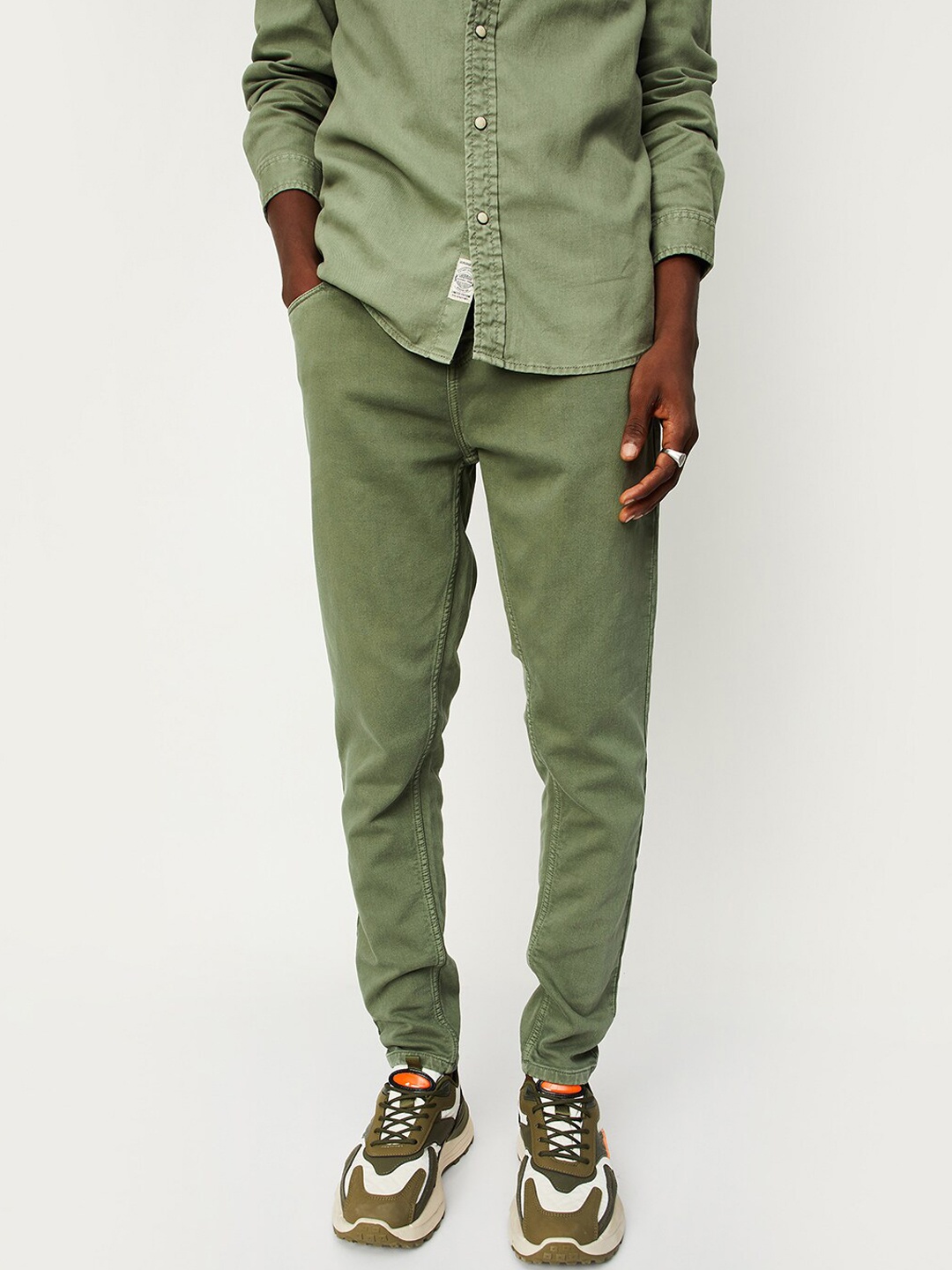 

max Men Mid Rise Clean Look Stretchable Jeans, Green