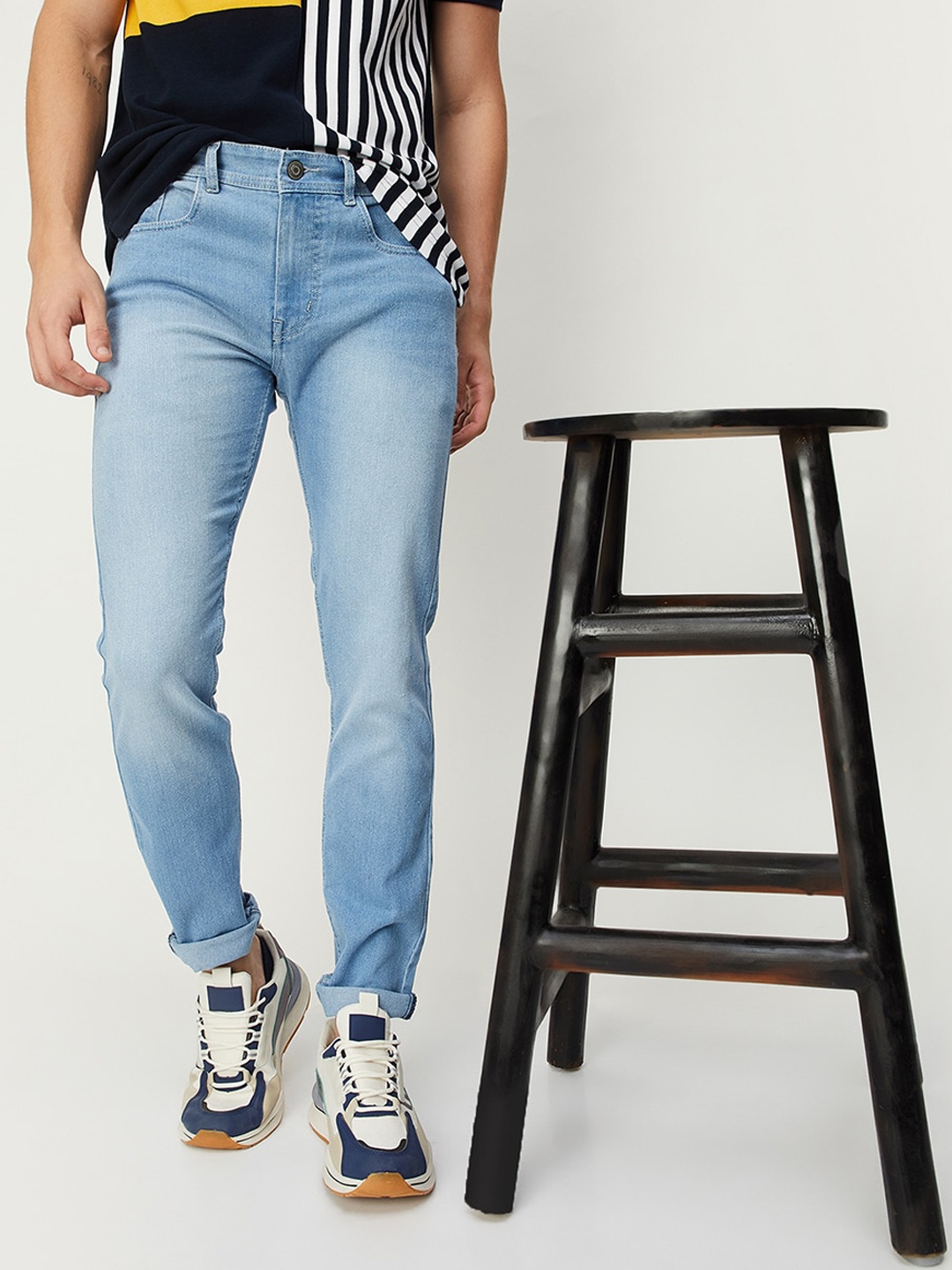 

max Men Light Fade Mid Rise Clean Look Stretchable Jeans, Blue
