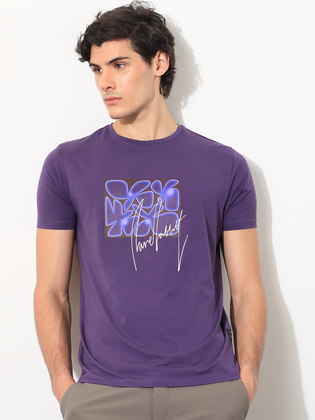 

RARE RABBIT Men Fulton Typography Printed Cotton Slim Fit T-Shirt, Purple