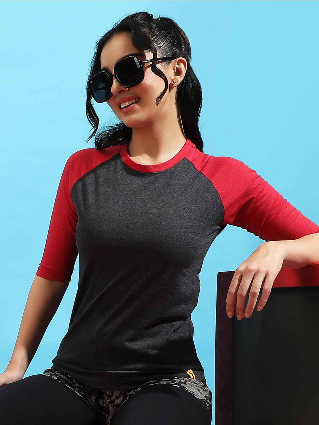 

Campus Sutra Raglan Sleeves Round Neck Cotton Top, Black
