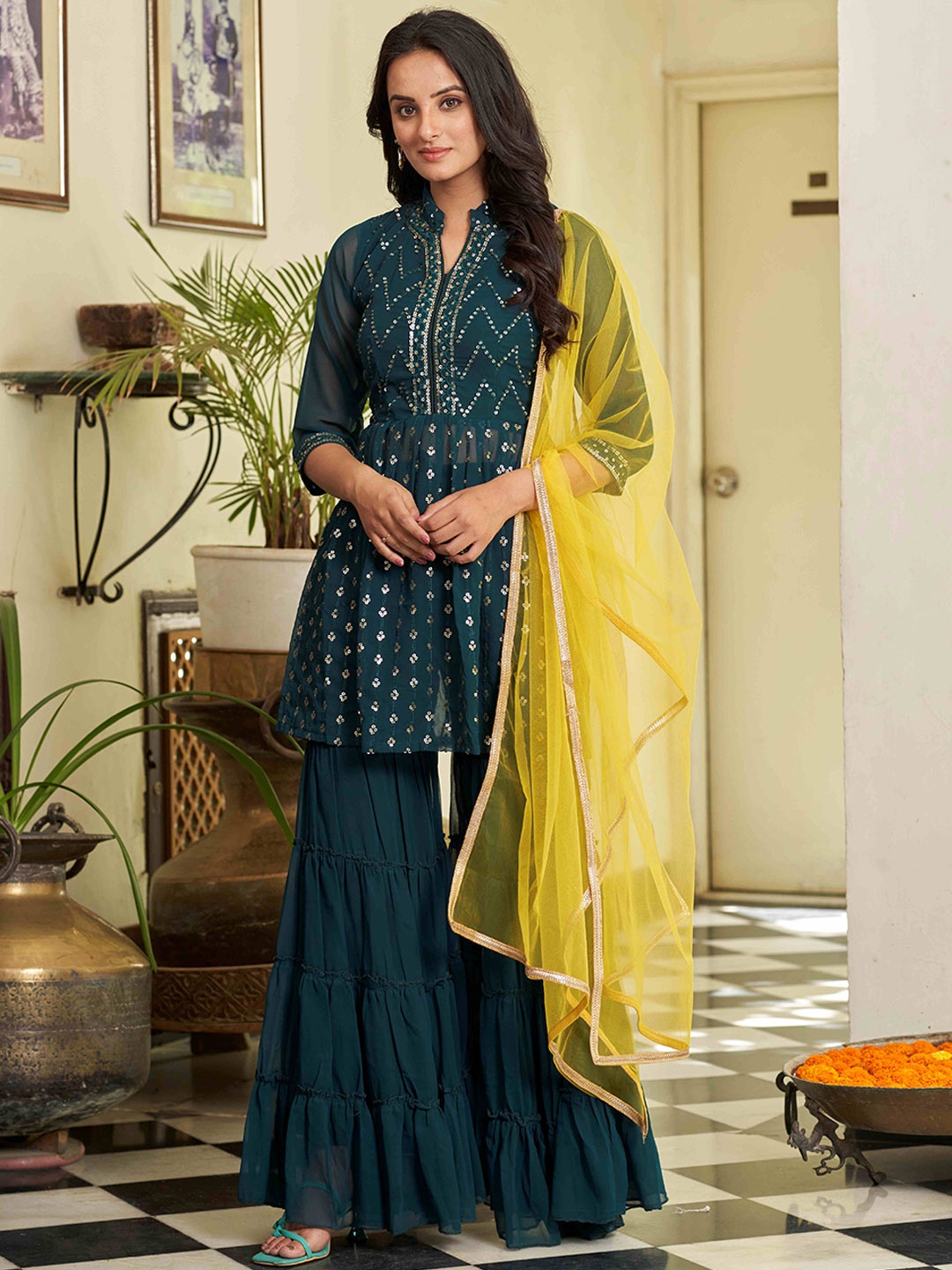 

Virah Fashion Embroidered Sequinned Kurta Set, Green
