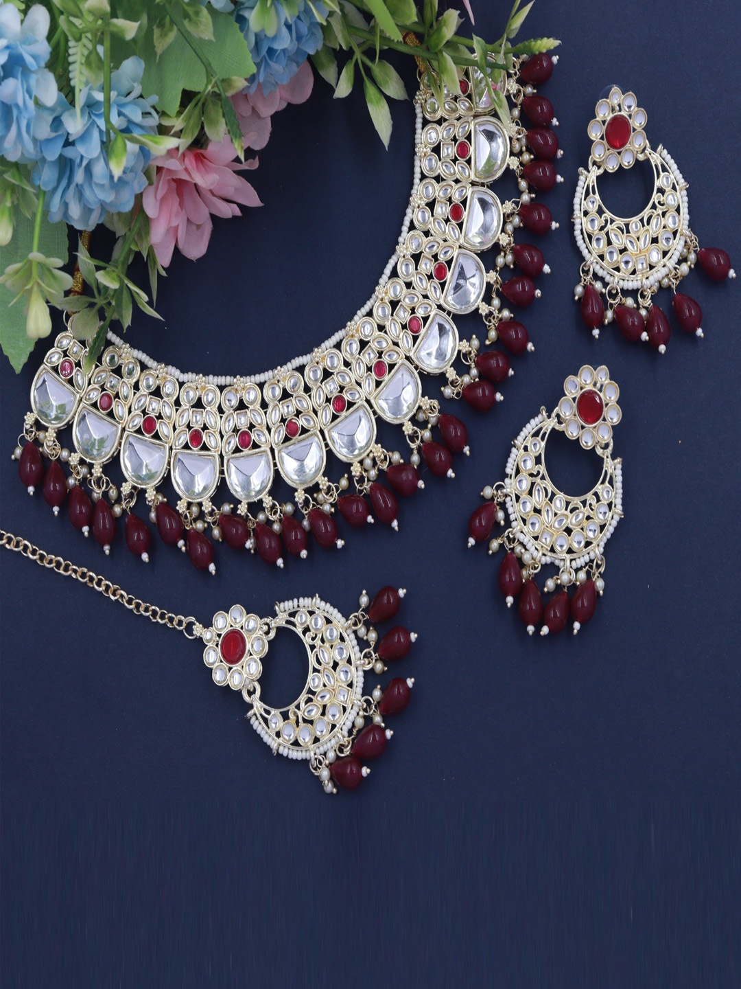 

Rhymee Gold-Plated Kundan-Studded & Beaded Choker Jewellery Set
