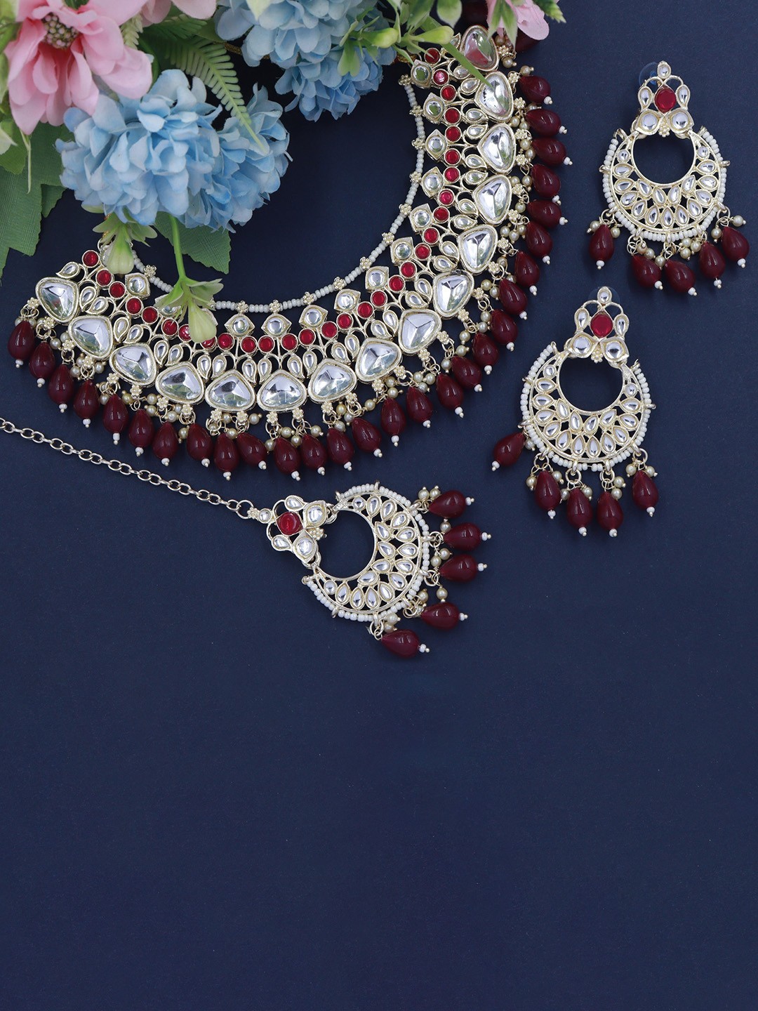 

Rhymee Gold-Plated Kundan-Studded & Beaded Choker Jewellery Set