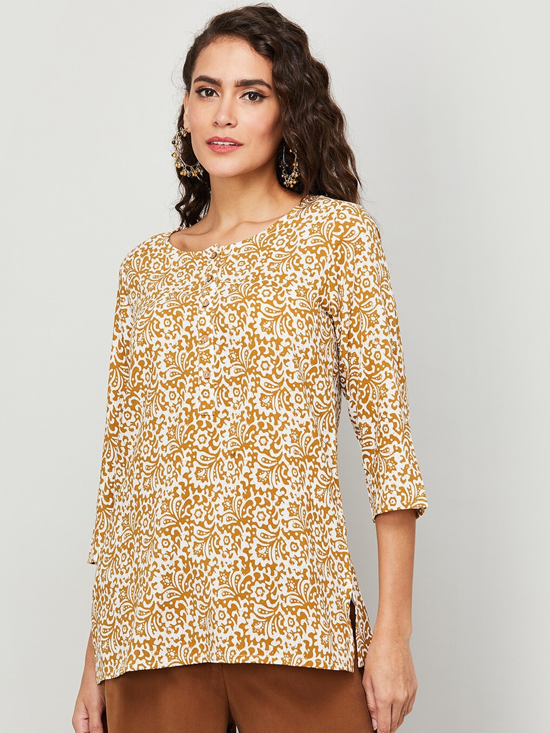 

Melange by Lifestyle Ethnic Motifs Printed Three-Quarter Sleeves Straight Kurti, Mustard