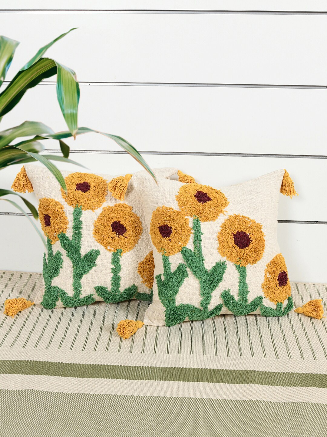 

KRAVIKA Cream-Coloured & Orange 2 Pieces Floral Square Cushion Covers