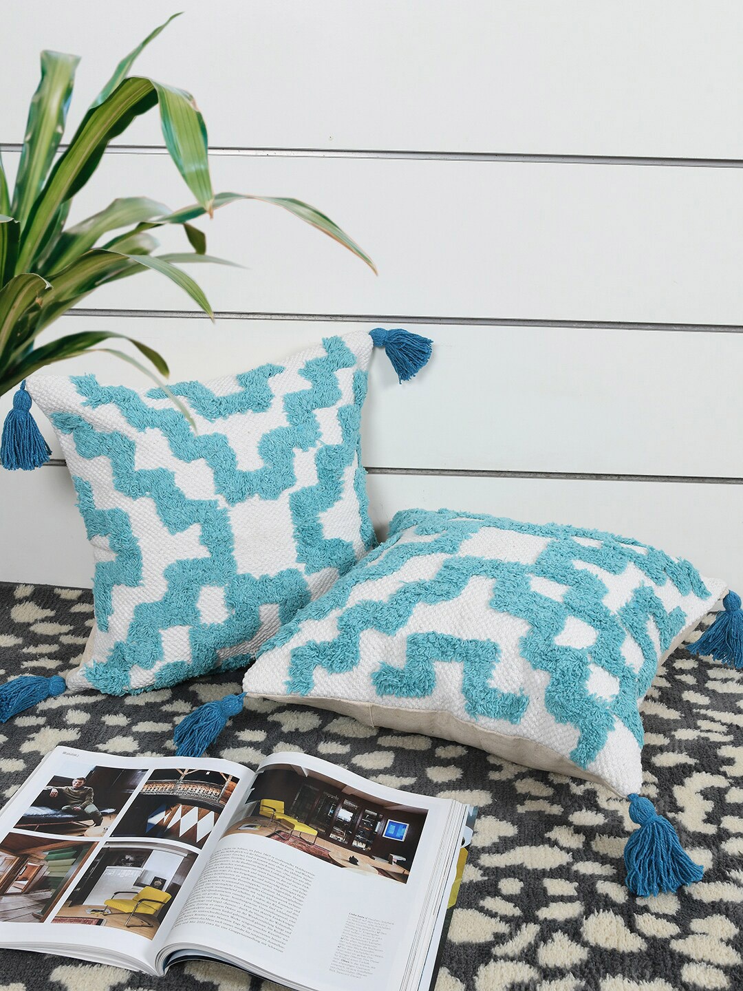 

KRAVIKA 2 Pcs Blue & White Square Cushion Covers