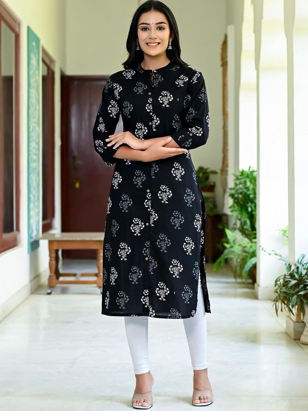 

Nishika Floral Printed Mandarin Collar Cotton Kurta, Black