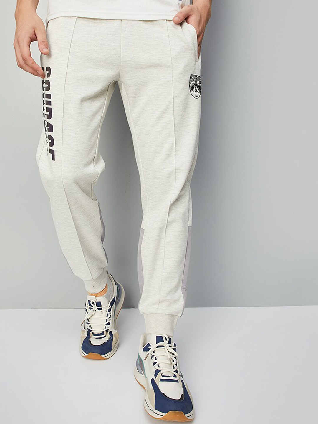 

max Men Regular Fit Joggers With Printed Detail, Grey