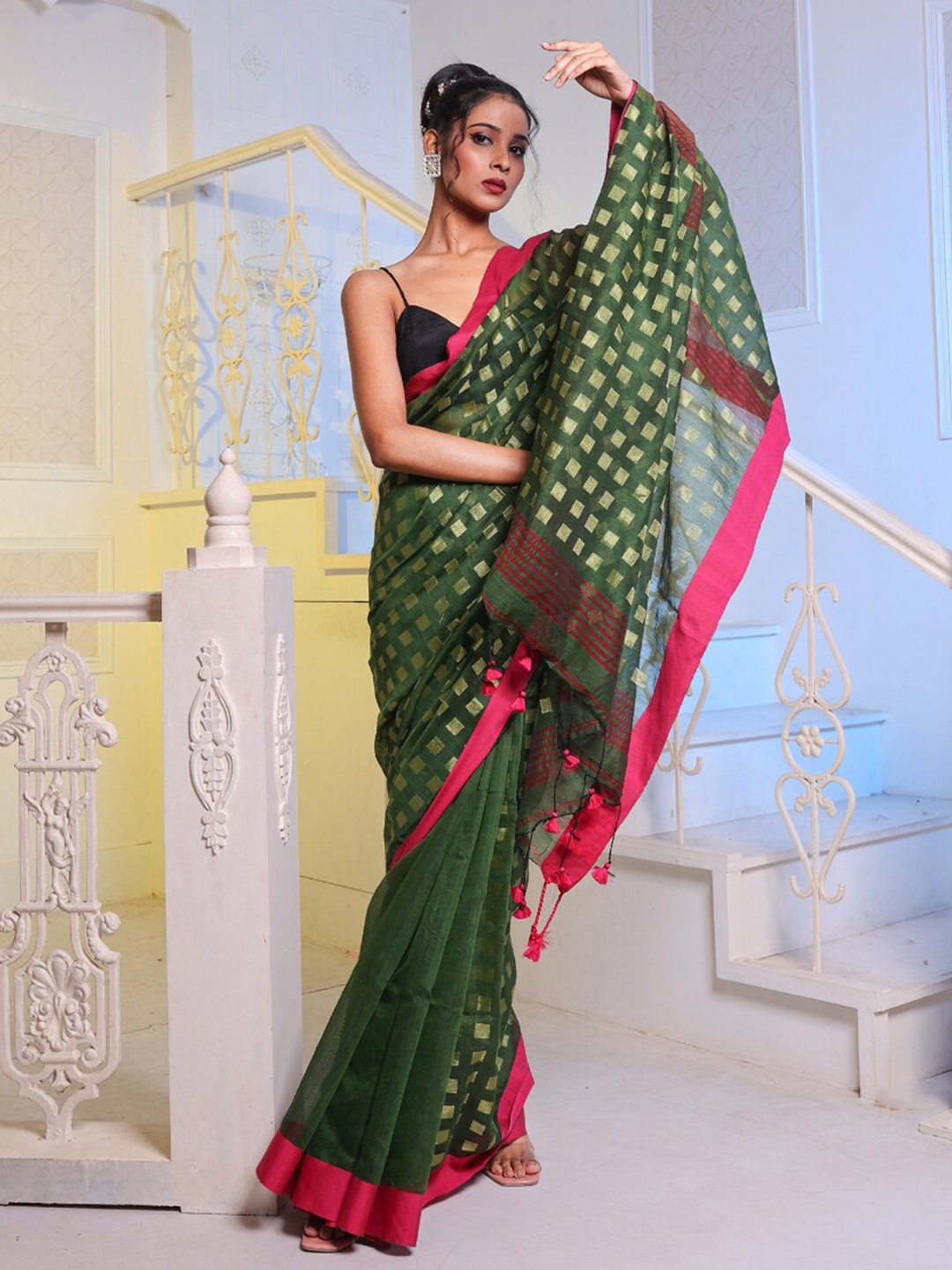 

Charukriti Geometric Woven Design Zari Saree, Green