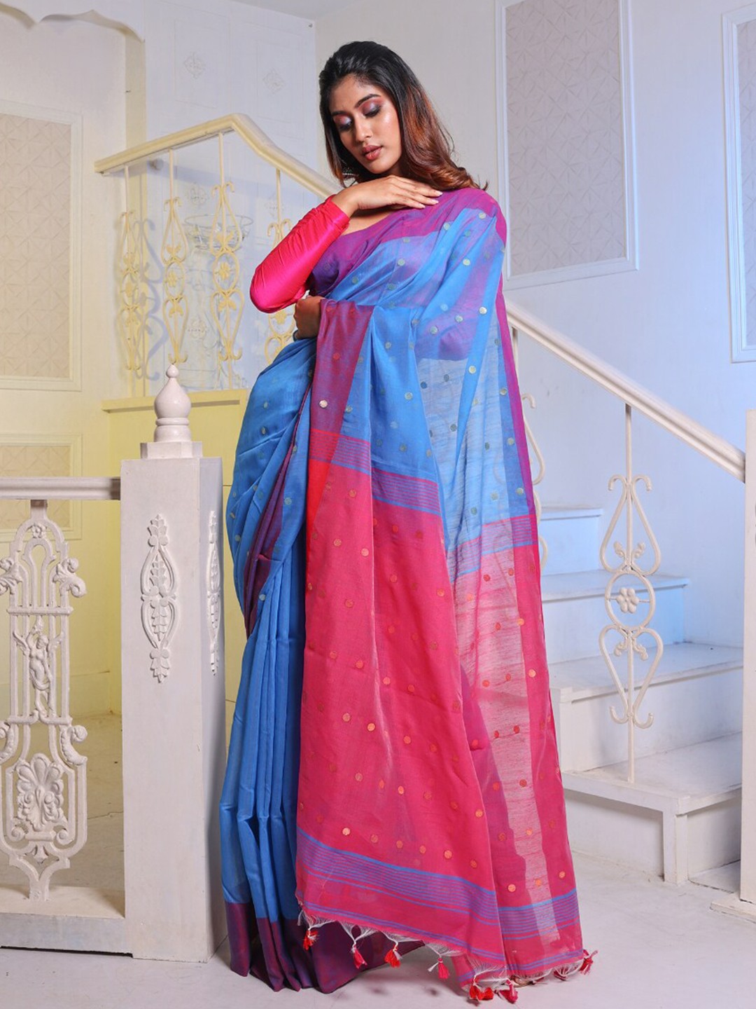 

Charukriti Geometric Printed Saree, Blue