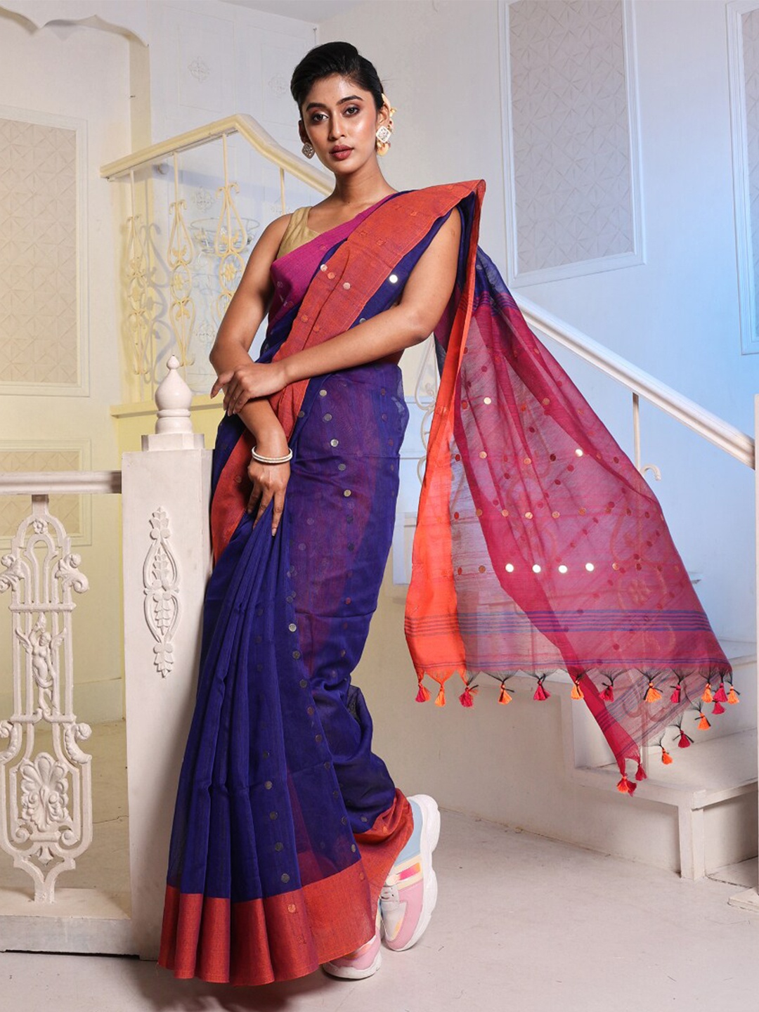

Charukriti Geometric Woven Design Saree, Navy blue