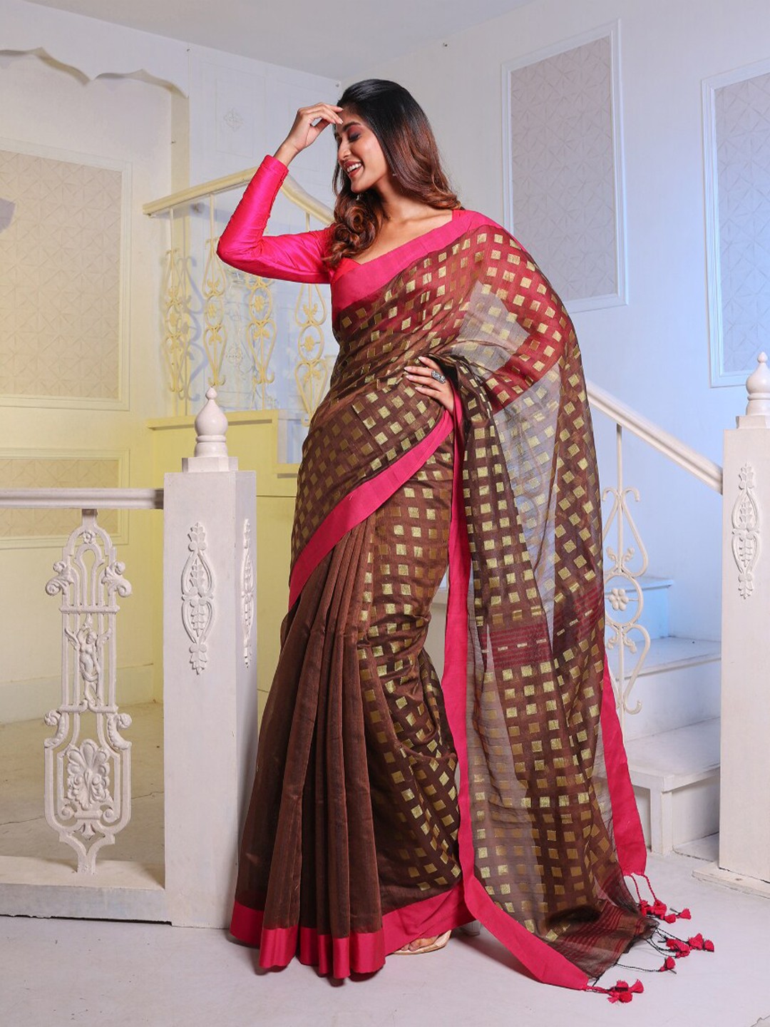 

Charukriti Checked Woven Design Saree, Brown