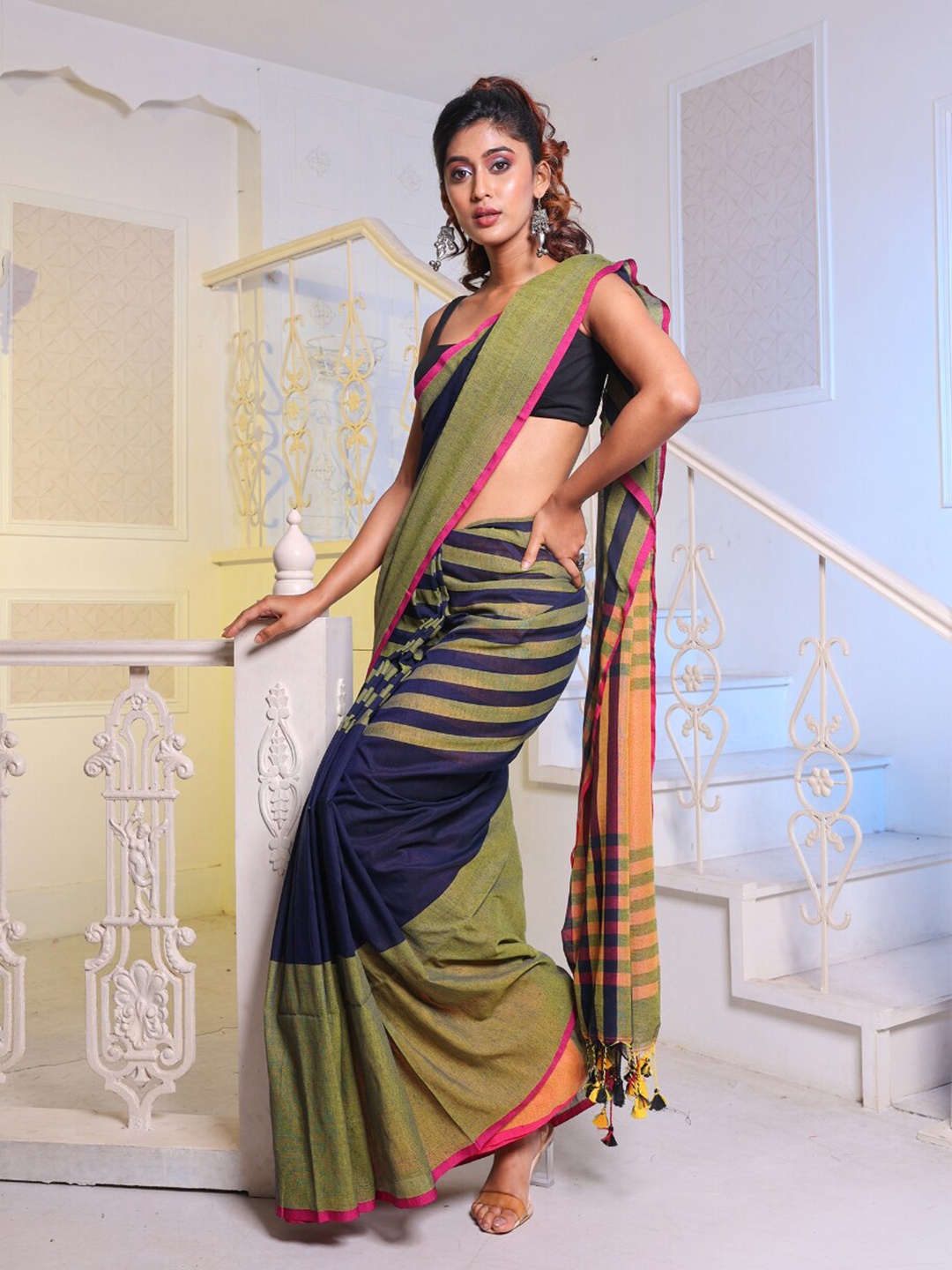 

Charukriti Colourblocked Pure Cotton Saree, Black