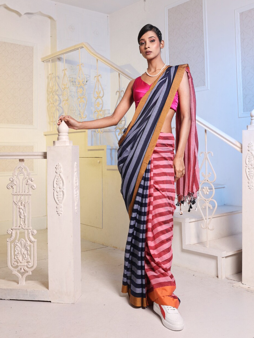 

Charukriti Striped Woven design Pure Cotton Saree, Black