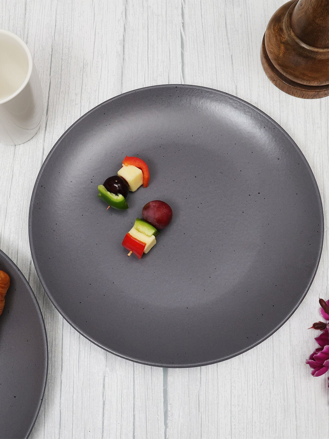 

Ariane Grey 2 Pieces Porcelain Matte Plates