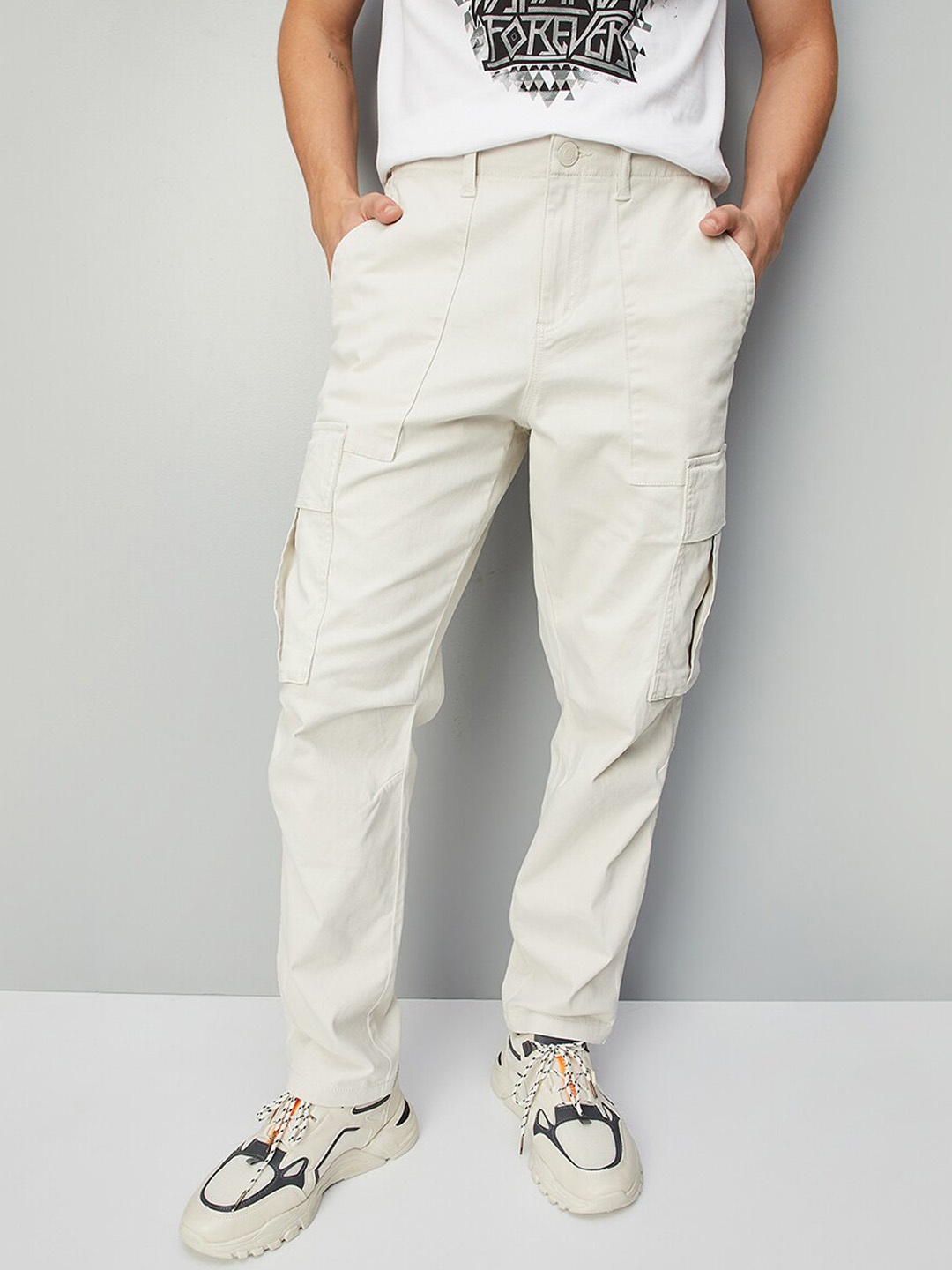 

max Men Mid-Rise Casual Cargo Trousers, Beige