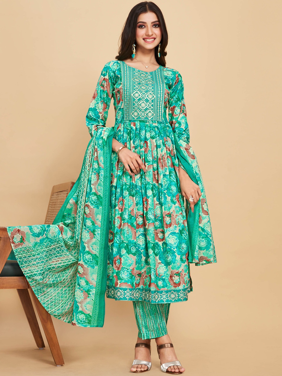 

Sangria Floral Printed Thread Work Pure Cotton A-Line Kurta & Trouser With Dupatta, Green