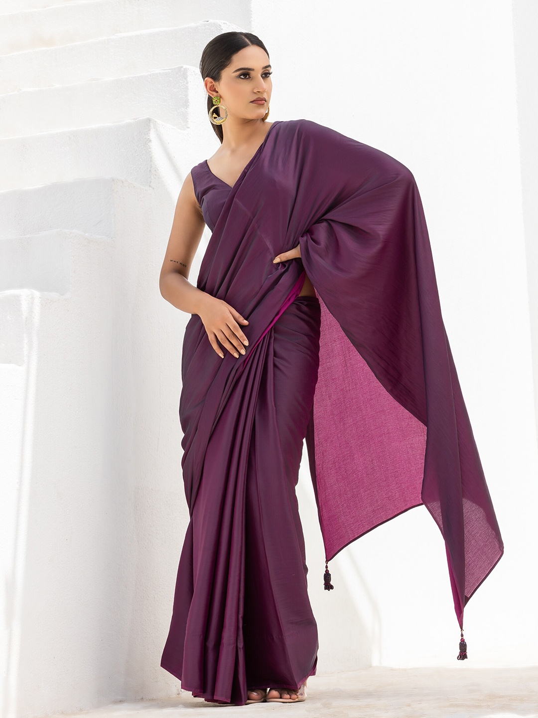 

Swtantra Swtantra Dual Shade Beaded Pendant Pallu Satin Saree, Purple