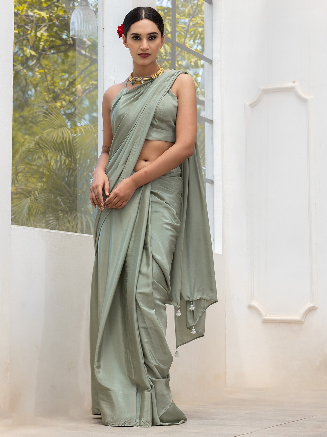 

Swtantra Satin Silver Pendants Pallu Saree, Grey