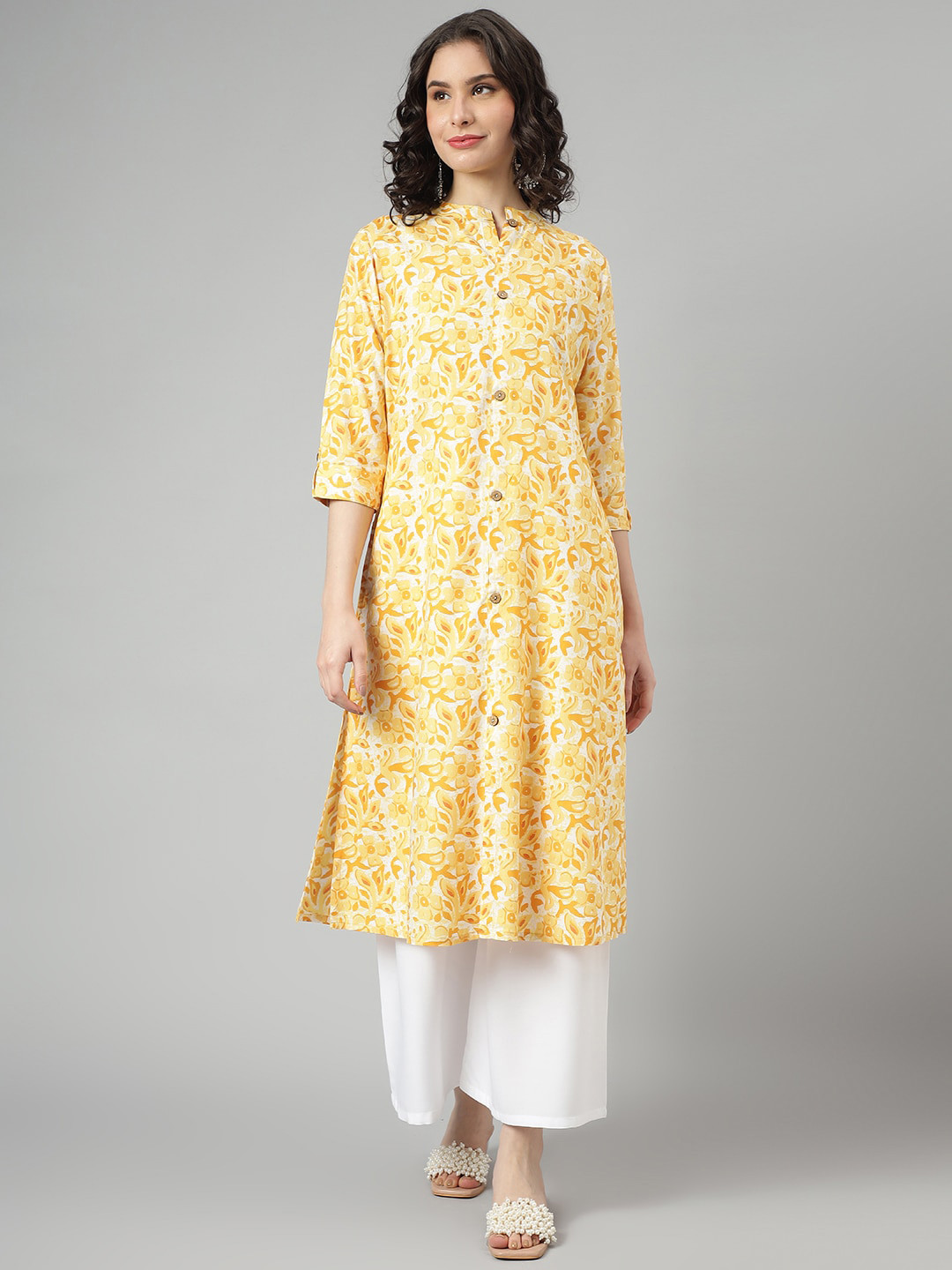 

SAABHI Floral Printed A-Line Kurta, Yellow