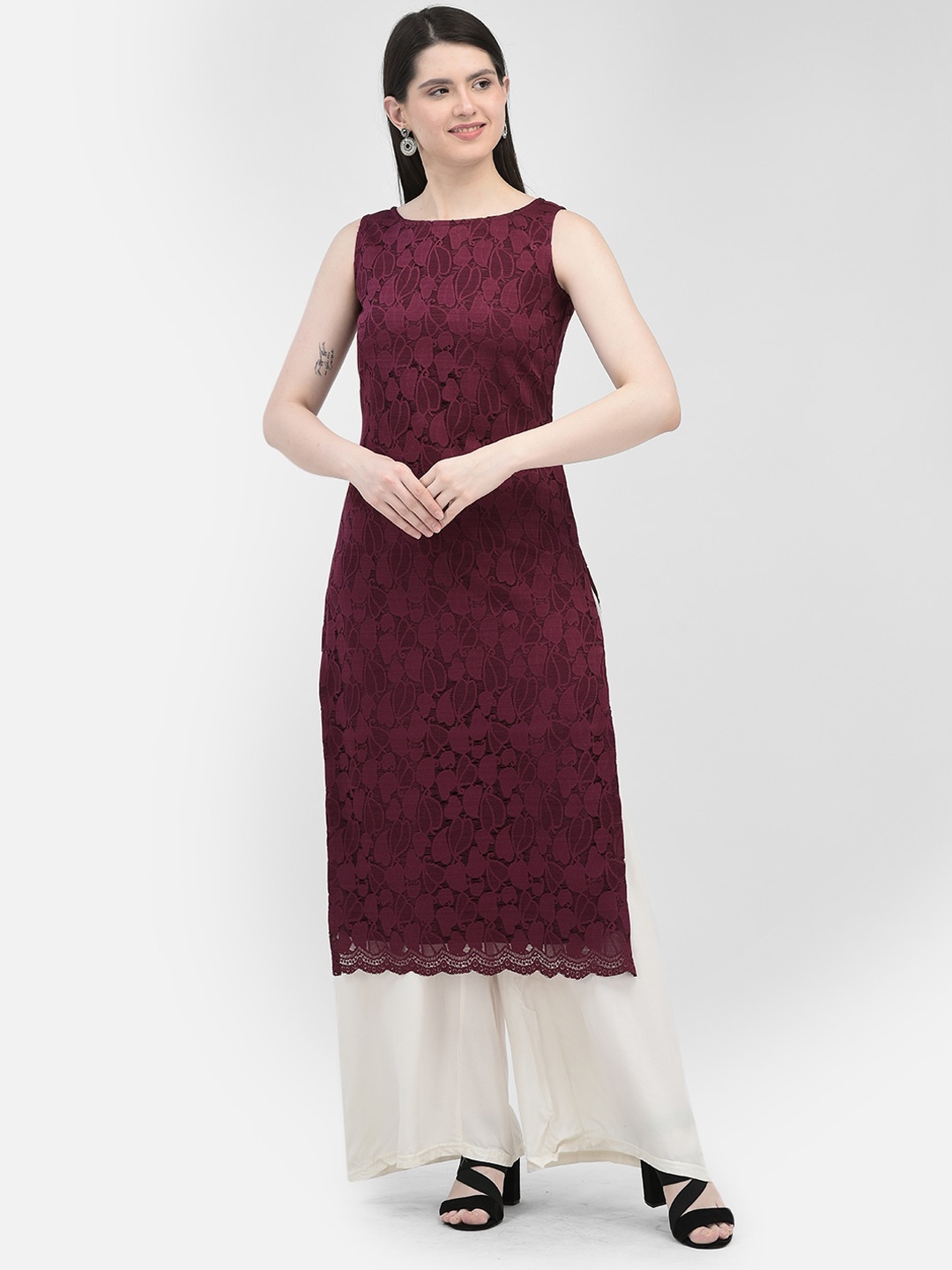

Ojjasvi Floral Thread Work Kurta, Burgundy