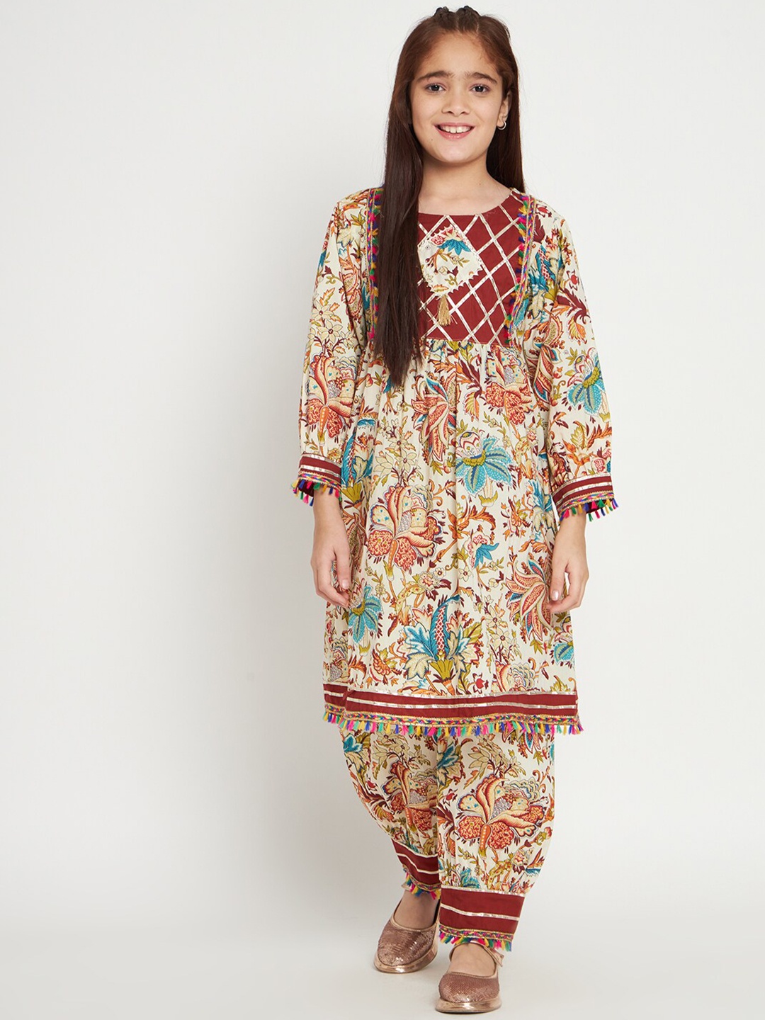 

Readiprint Infants Girls Floral Print Gotta Patti Pure Cotton Kurta & Harem Pants, Beige