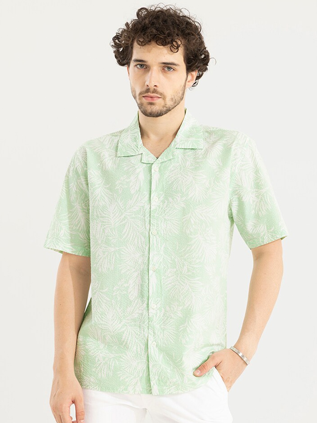 

Snitch Green Classic Tropical Printed Cotton Boxy Seer Sucker Casual Shirt