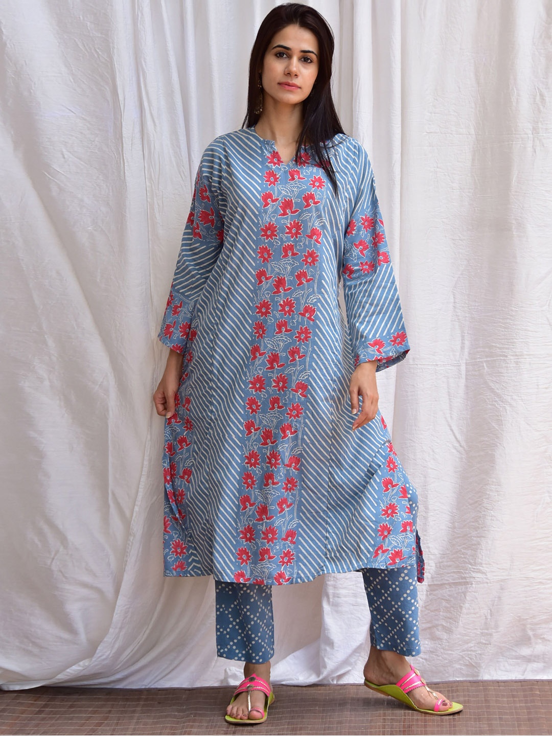 

Chidiyaa Floral Printed Pure Cotton Kurta With Trousers, Blue