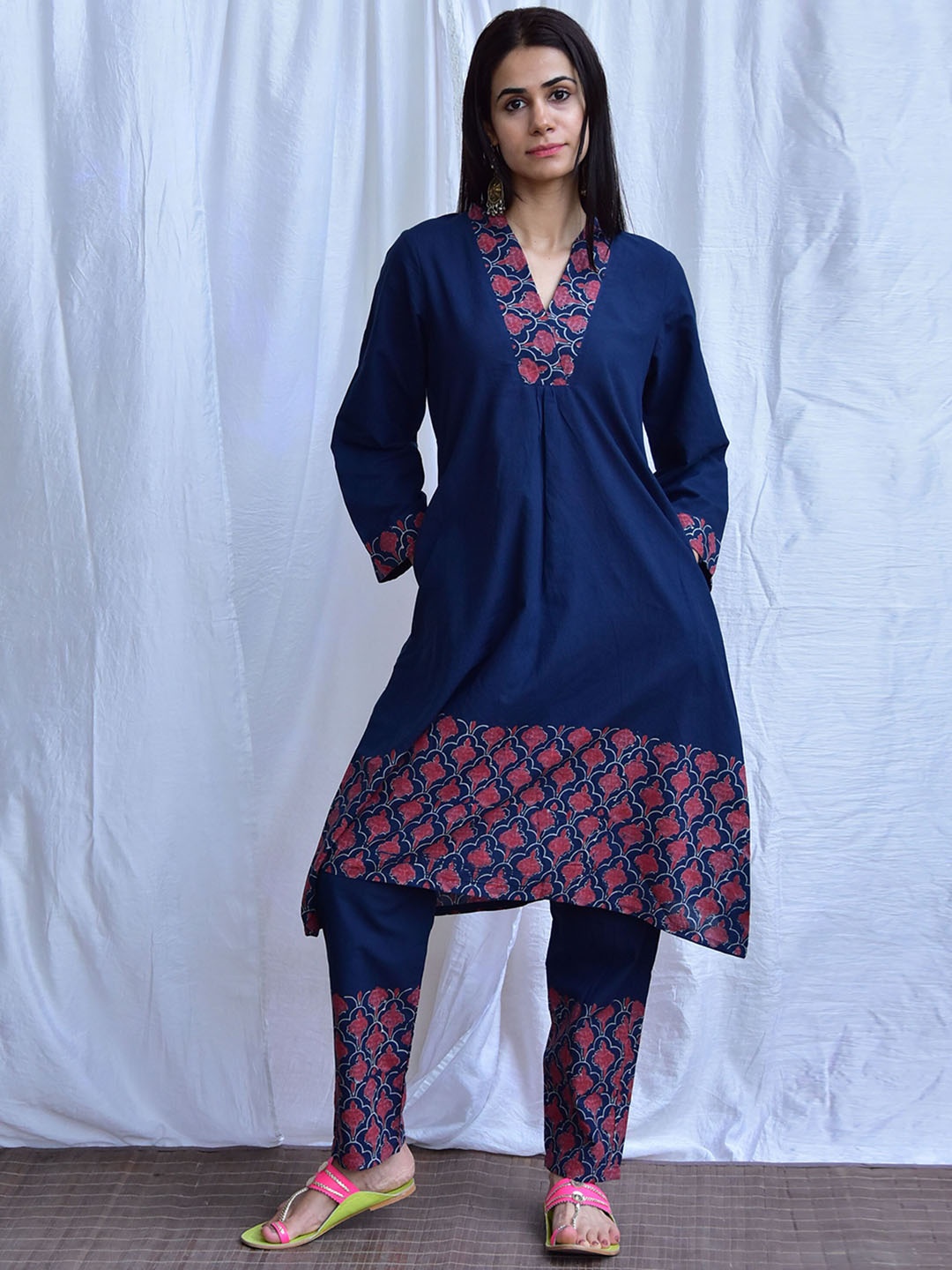 

Chidiyaa Ethnic Motifs Printed Regular Pure Cotton Kurta With Trousers, Blue