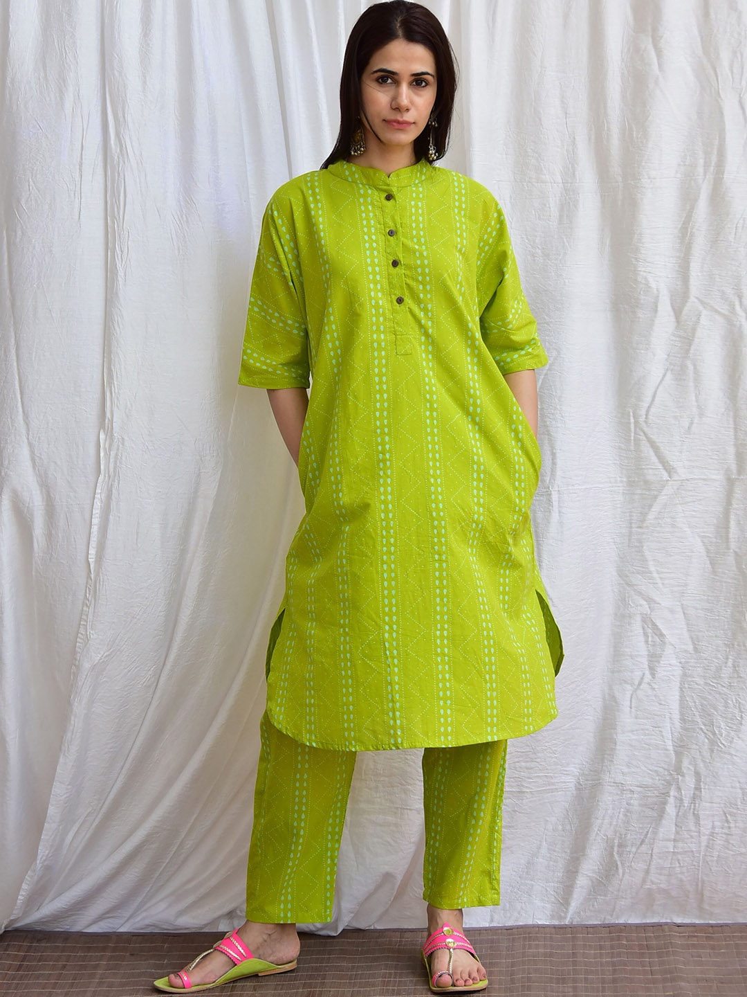 

Chidiyaa Abstract Printed Band Collar Pure Cotton Straight Kurta with Trousers, Lime green