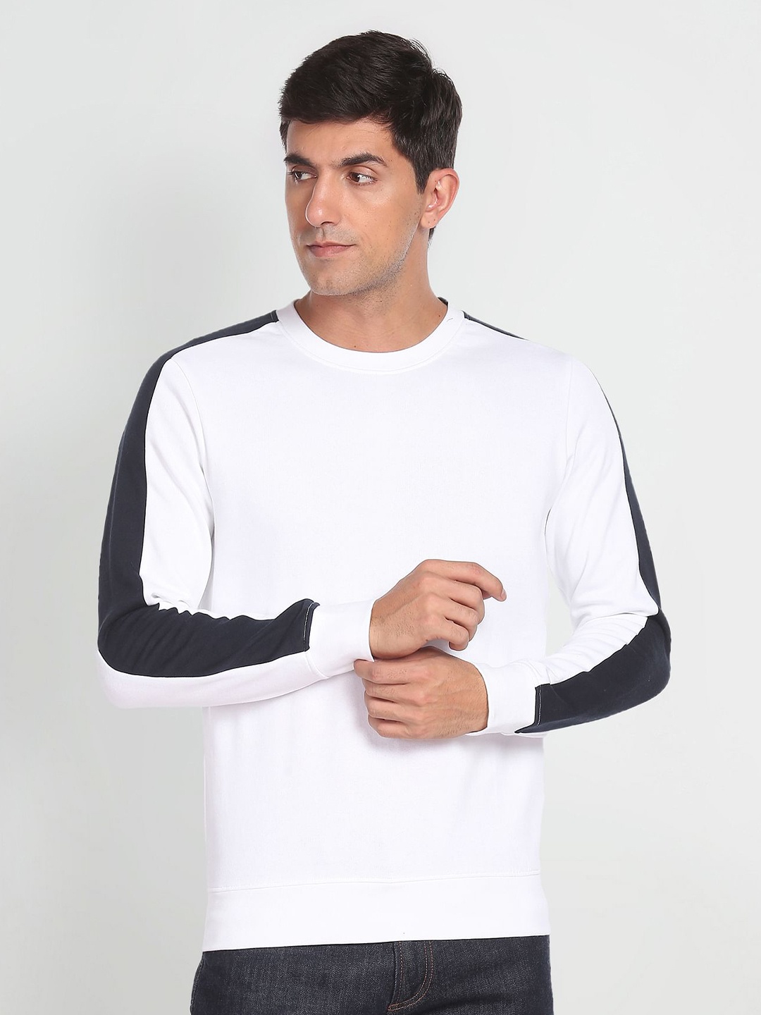 

Arrow Sport Round Neck Long Sleeve Sweatshirt, White