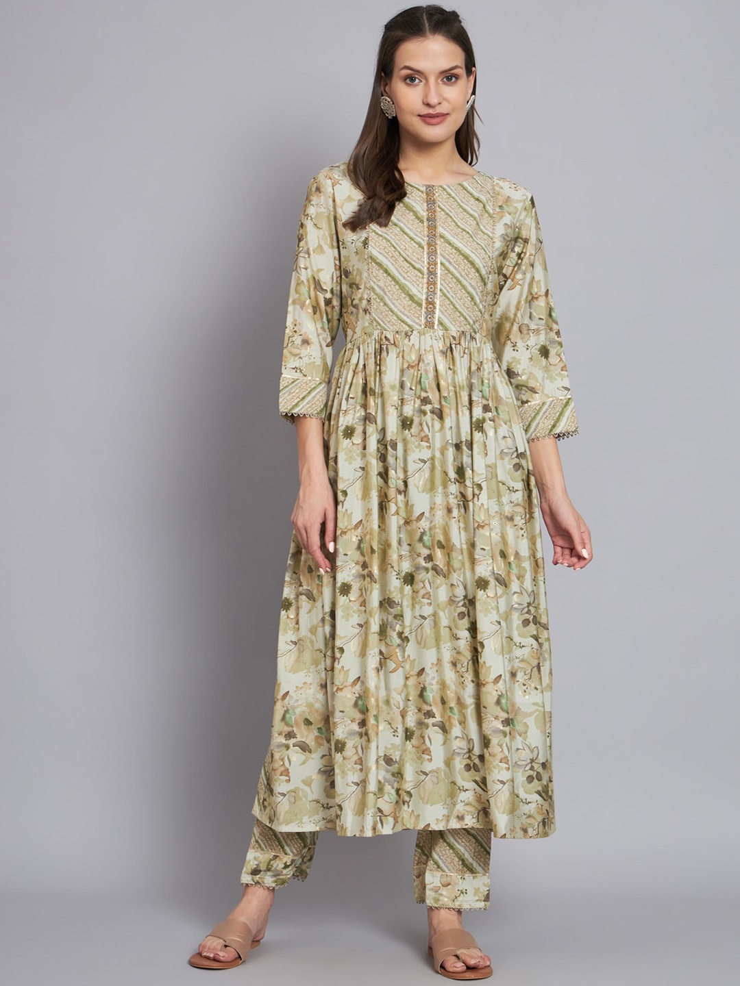 

MESMORA FASHION Floral Printed Thread Work Detail Pure Cotton Kurta with Trousers, Green