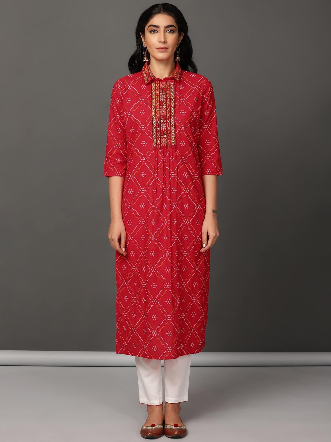 

NUHH Geometric Printed Thread Work Kurta, Red