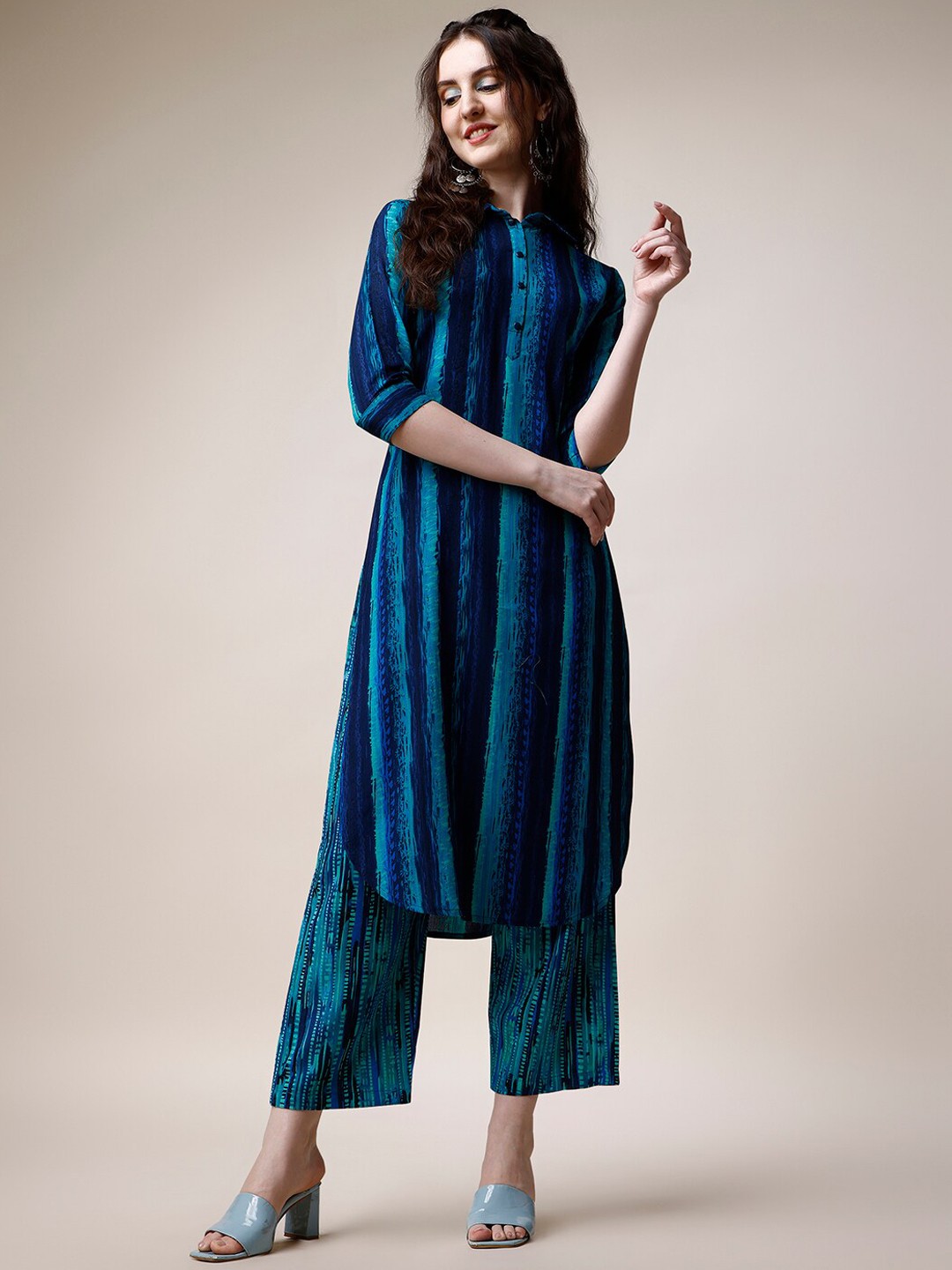 

Berrylicious Abstract Printed Shirt Collar Regular Indigo Straight Kurta With Trousers, Blue