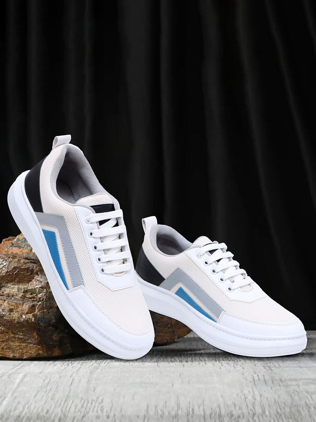 

Roadster Men White & Blue Lightweight Padded Insole Basics Sneakers