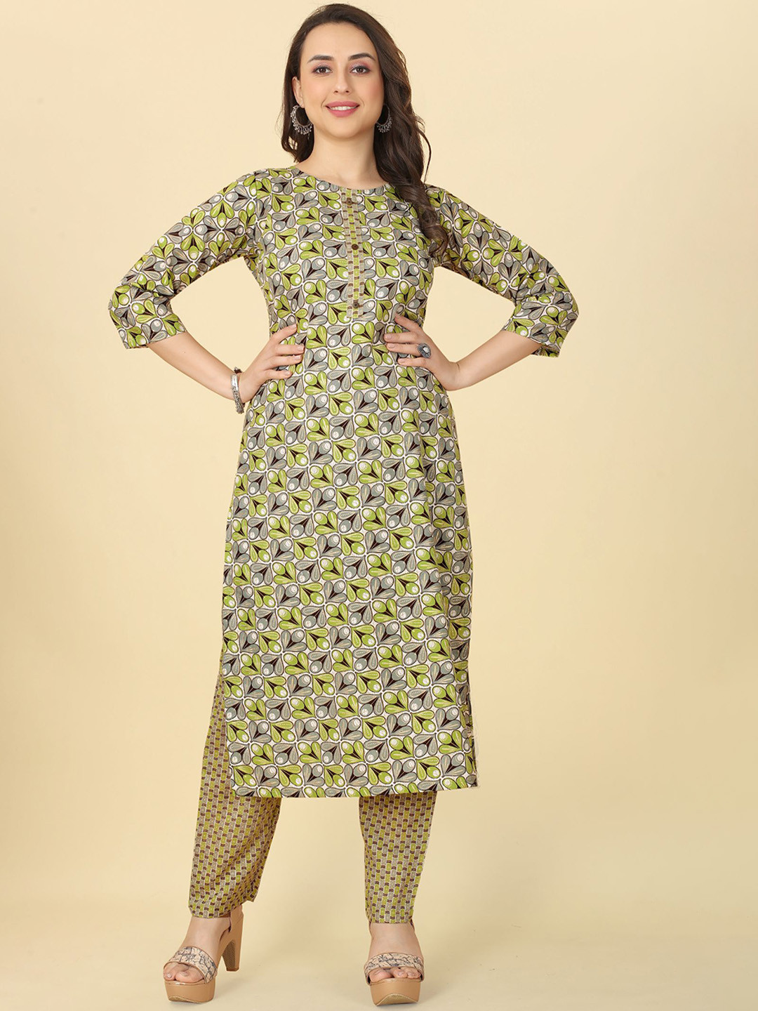 

KALINI Floral Printed Round Neck Kurta With Trousers, Green