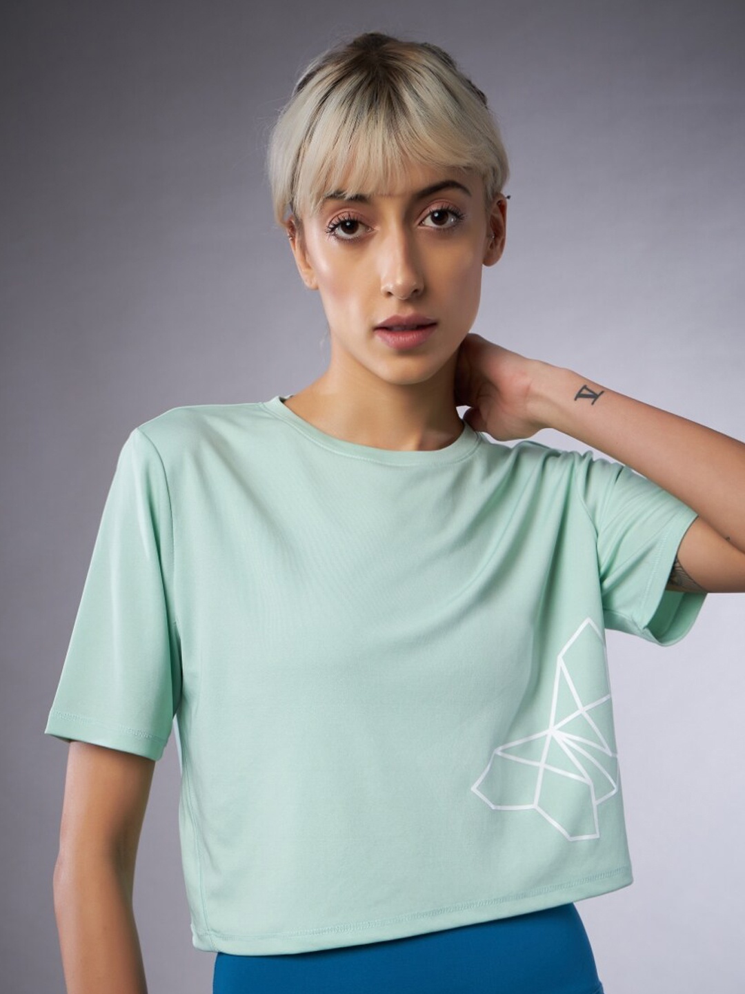 

UNPAR Geometric Printed Moisture Wicking Sports Crop T-Shirt, Green