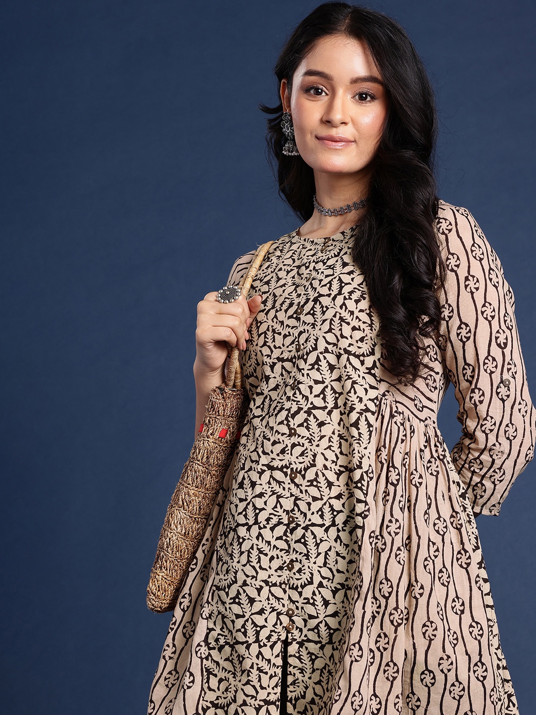 

Taavi Pure Cotton Ethnic Motifs Printed Kalamkari Kurta, Beige