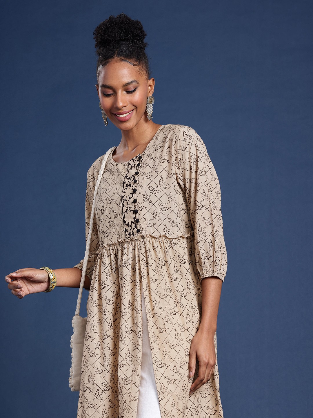

Taavi Kalamkari Pure Cotton Floral Printed A-Line Kurta, Beige