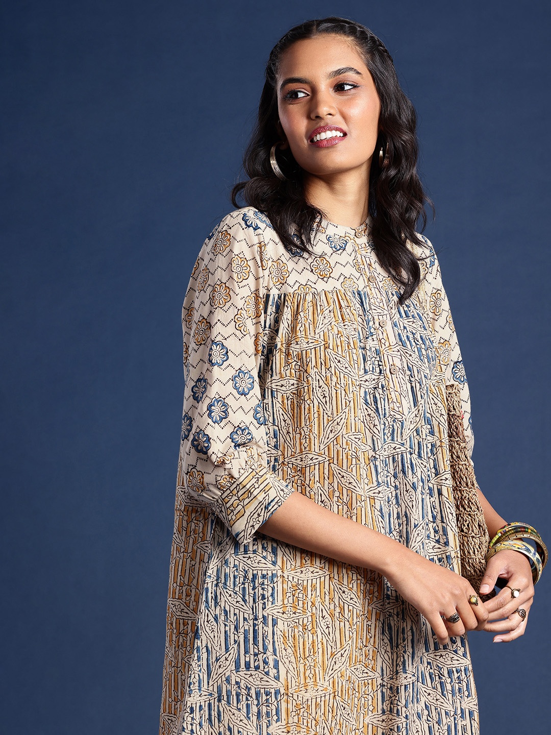 

Taavi Kalamkari Pure Cotton Ethnic Motifs Printed Kurta, Beige