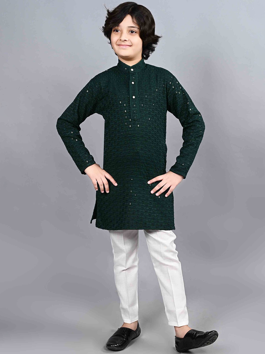 

ahhaaaa Boys Ethnic Motifs Embroidered Thread Work Pure Cotton Kurta with Pyjamas, Green