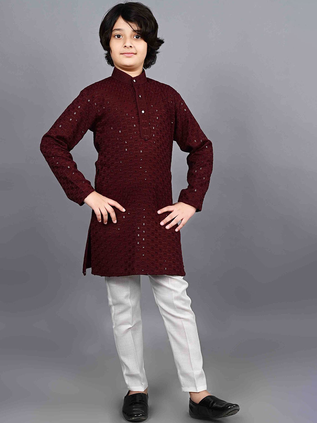 

ahhaaaa Boys Ethnic Motifs Embroidered Thread Work Pure Cotton Kurta with Pyjamas, Maroon