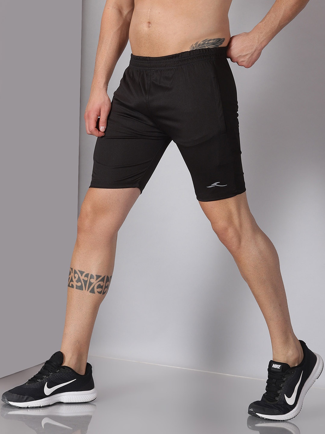 

KRAASA Men Mid Rise Sports Shorts, Black