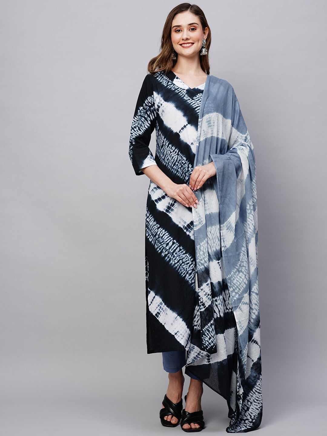 

KALINI Tie & Dyed V- Neck Kurta & Trousers With Dupatta, Blue