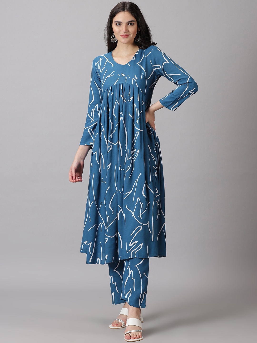 

DRESSAR Abstract Printed Empire Kurta With Trousers, Blue