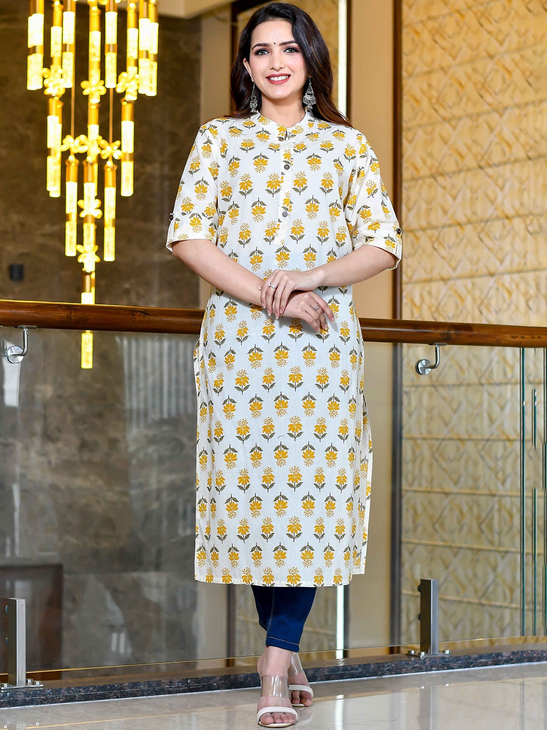 

Nishika Ethnic Motifs Printed Roll-Up Sleeves Cotton Kurta, White