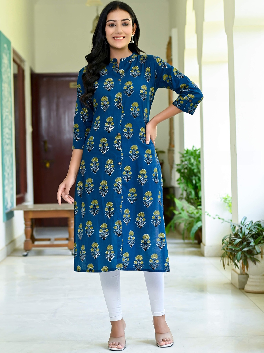 

Nishika Floral Printed Mandarin Collar Pure Cotton Straight Kurta, Blue