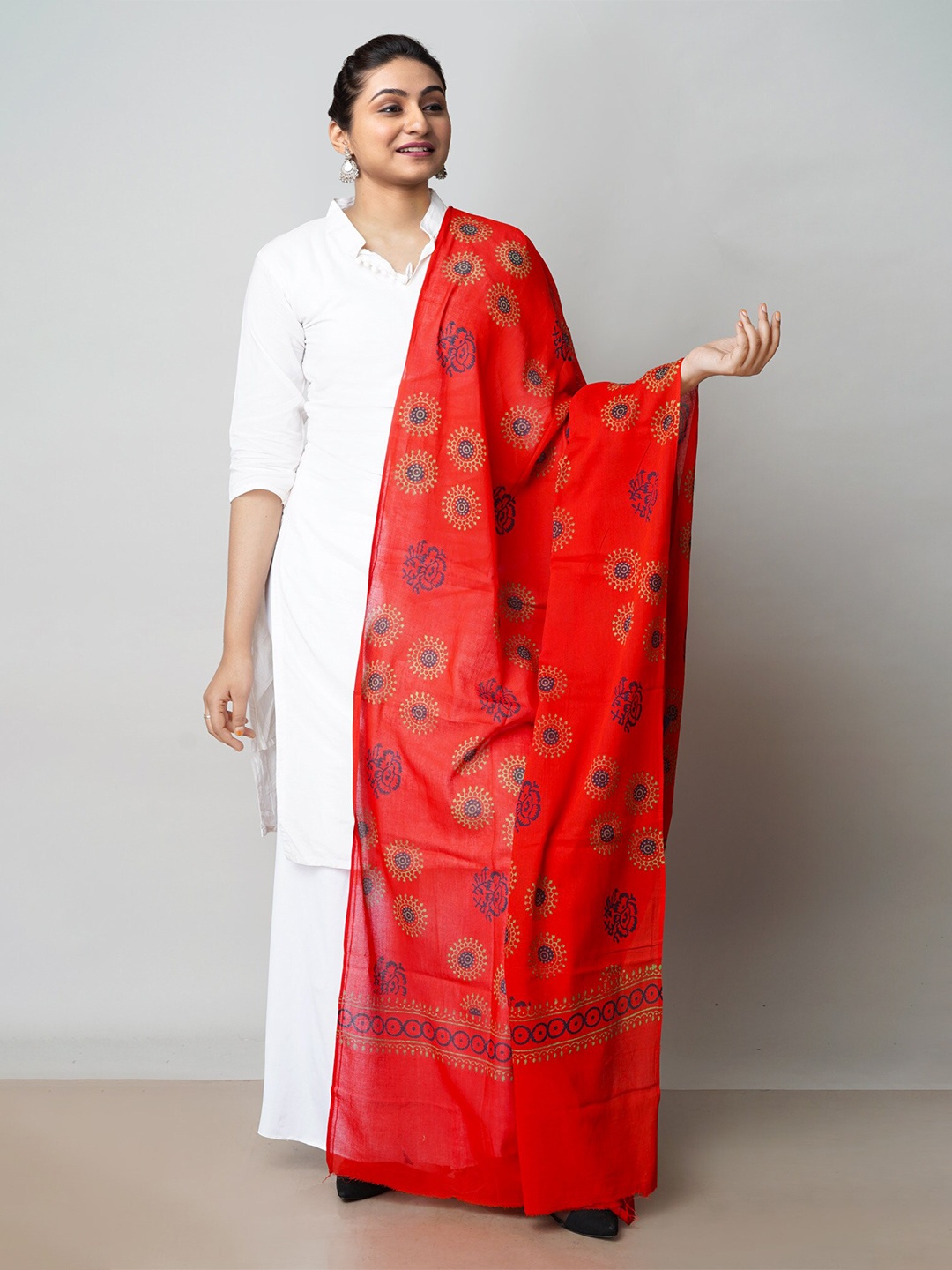 

Unnati Silks Ethnic Motifs Printed Pure Cotton Tie and Dye Dupatta, Red
